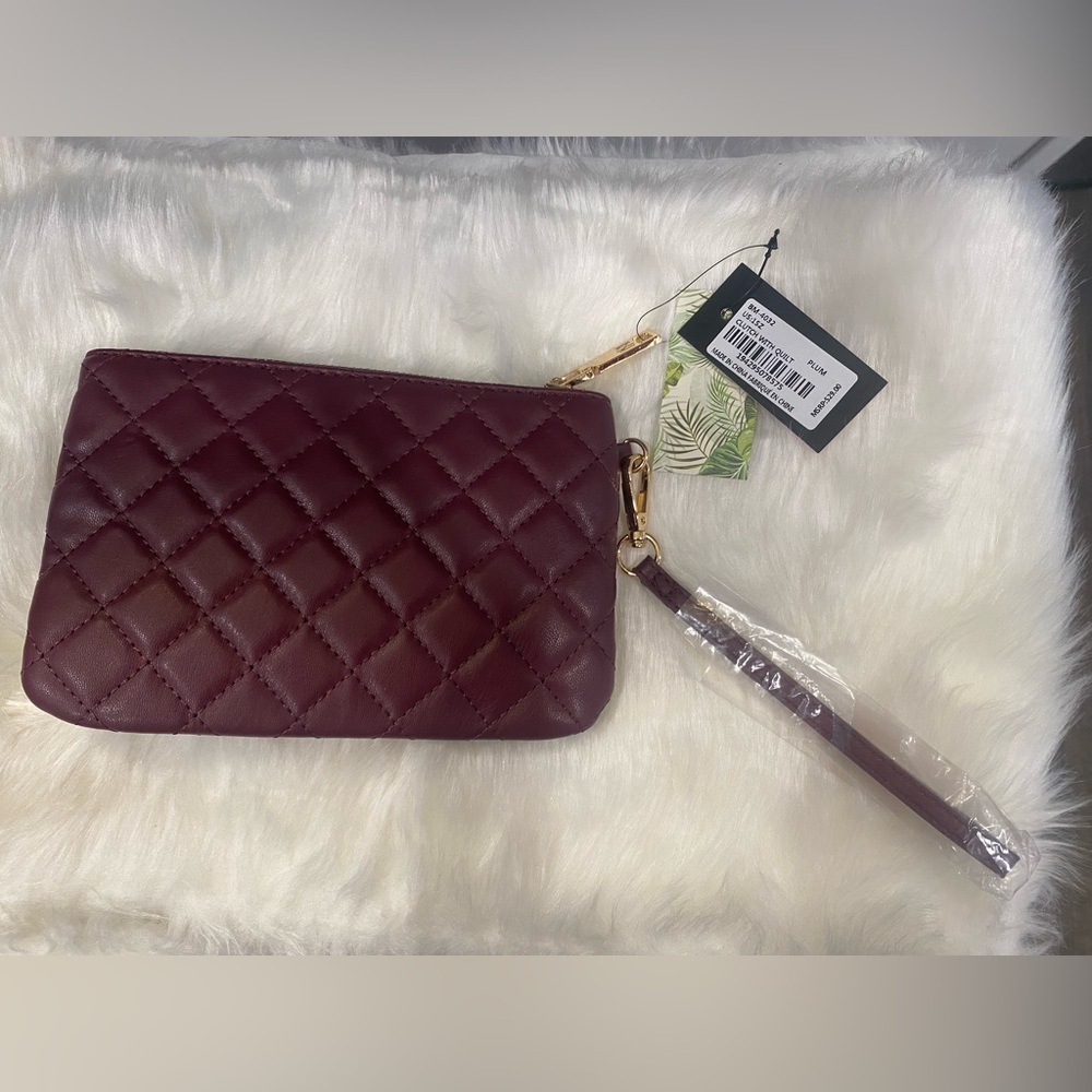BADGLEY MISCHKA | Diamond Quilted Pattern Vegan Leather Wristlet | Burgundy - Picture 2 of 10